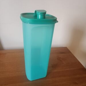 Tupperware Teal pasta container with portion lid